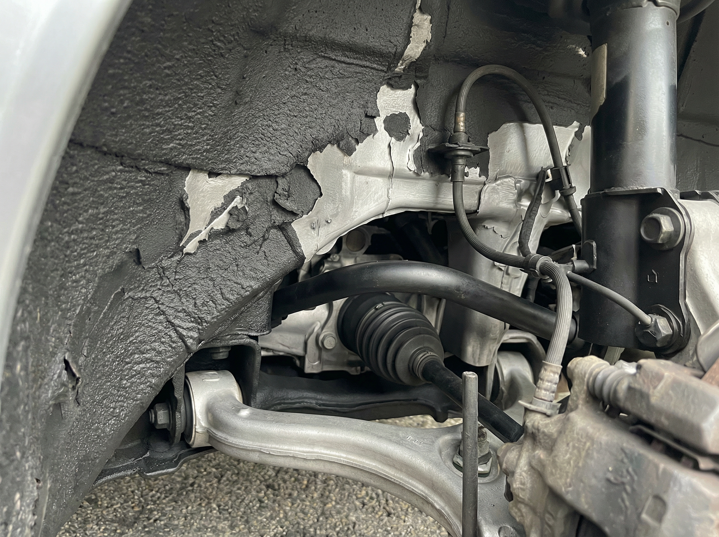 Porsche 964 wheel well after dry ice blasting — clean arches and suspension, Canyon Dry Ice Blasting