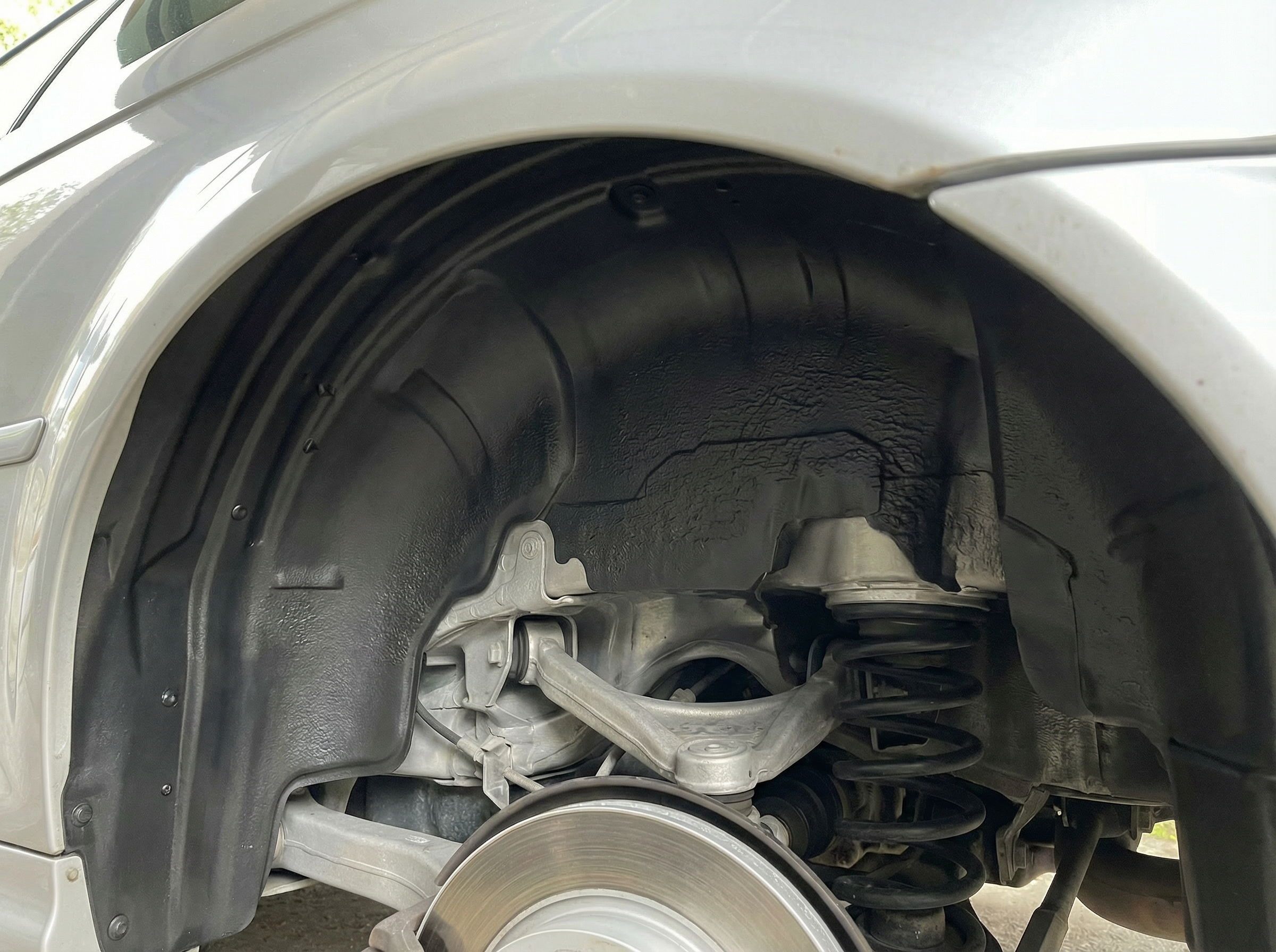 BMW E46 M3 wheel well after dry ice blasting — clean suspension and wheel arch, Canyon Dry Ice Blasting